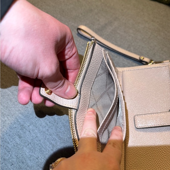 Michael Kors Women's Blush Pink Wallet and Purse - Picture 4 of 16